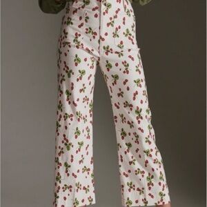 Nicole Miller Size 4 White STRAWBERRY Print Cropped Pants